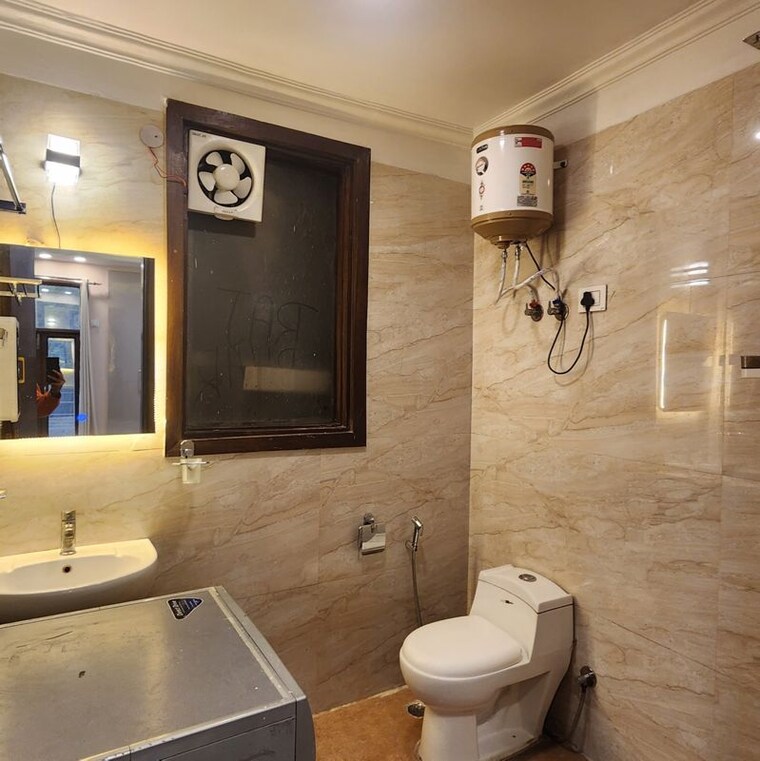 Attached Bathroom, chattarpur 3 Bedroom 1135 Sq.Ft. Builder Floor In Chattarpur Delhi 10057542