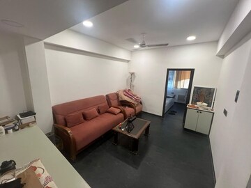 Living Room in 1.5 BHK Apartment at Khar West – for Rent