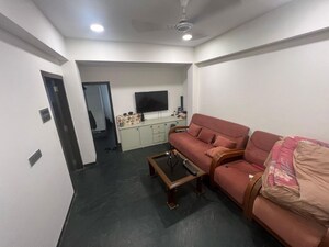 Living Room in 1.5 BHK Apartment at Khar West – for Rent