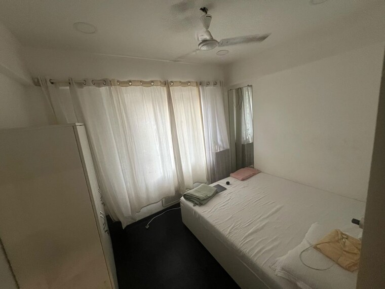 Bathroom, khar west 1.5 Bedroom 550 Sq.Ft. Apartment In Khar West Mumbai 10057546