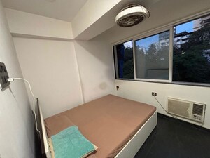 Team Area in 1.5 BHK Apartment at Khar West – for Rent