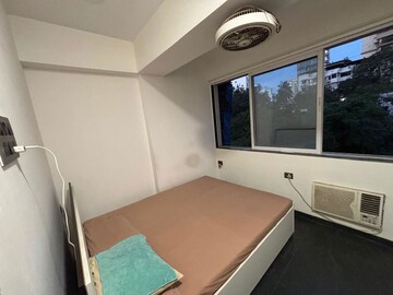 Team Area in 1.5 BHK Apartment at Khar West – for Rent