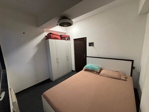 1.5 BHK Apartment For Rent in Khar West