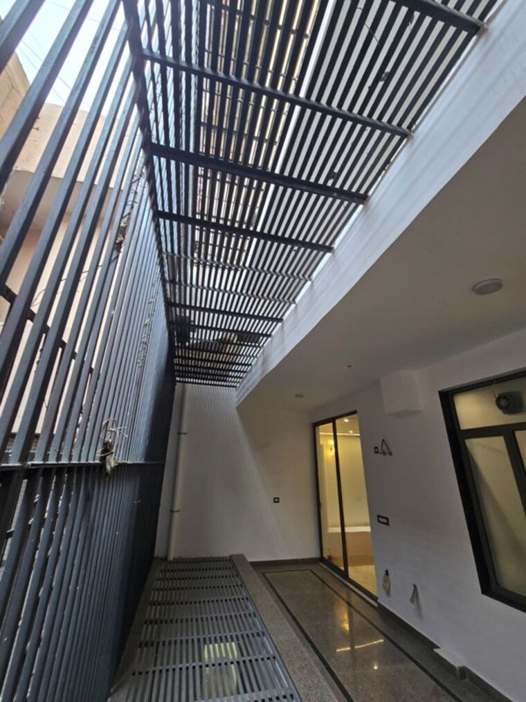 Balcony, sector 1 vaishali 5 Bedroom 500 Sq.Yd. Builder Floor In Sector 1 Vaishali Ghaziabad 10057544