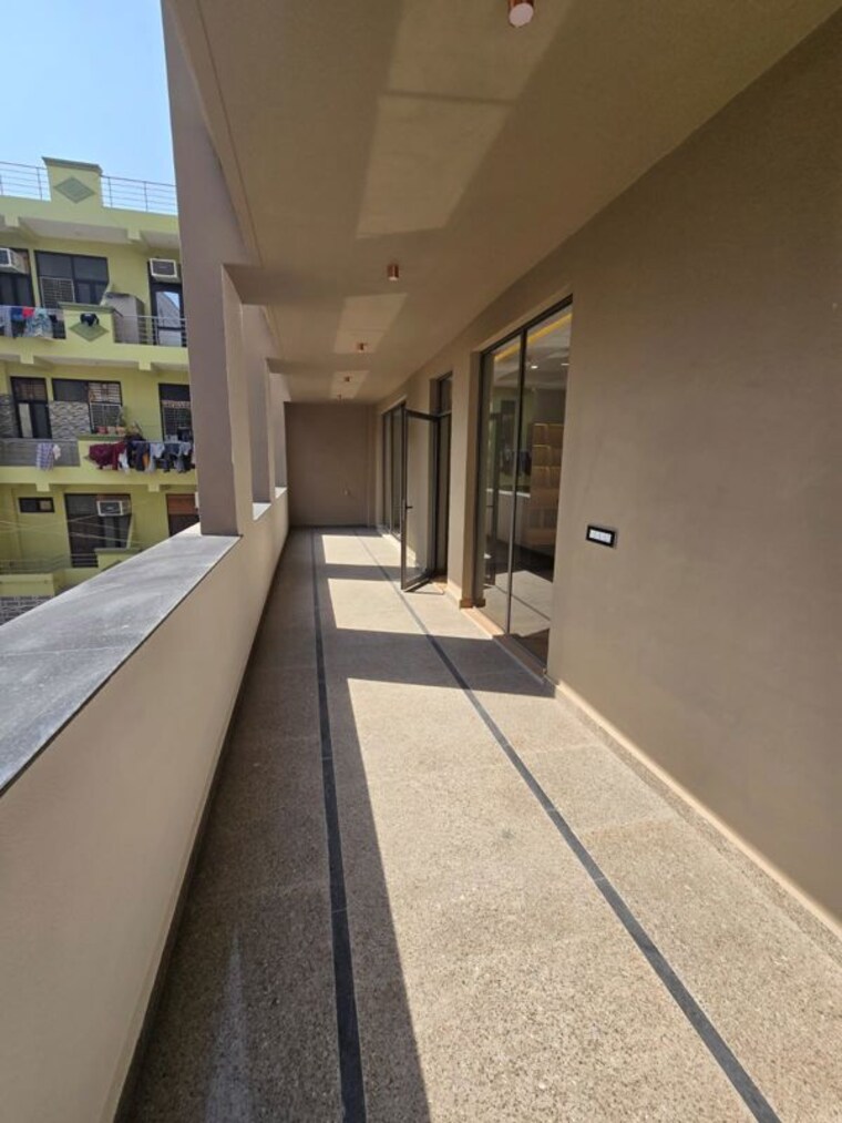 Balcony, sector 1 vaishali 5 Bedroom 500 Sq.Yd. Builder Floor In Sector 1 Vaishali Ghaziabad 10057544