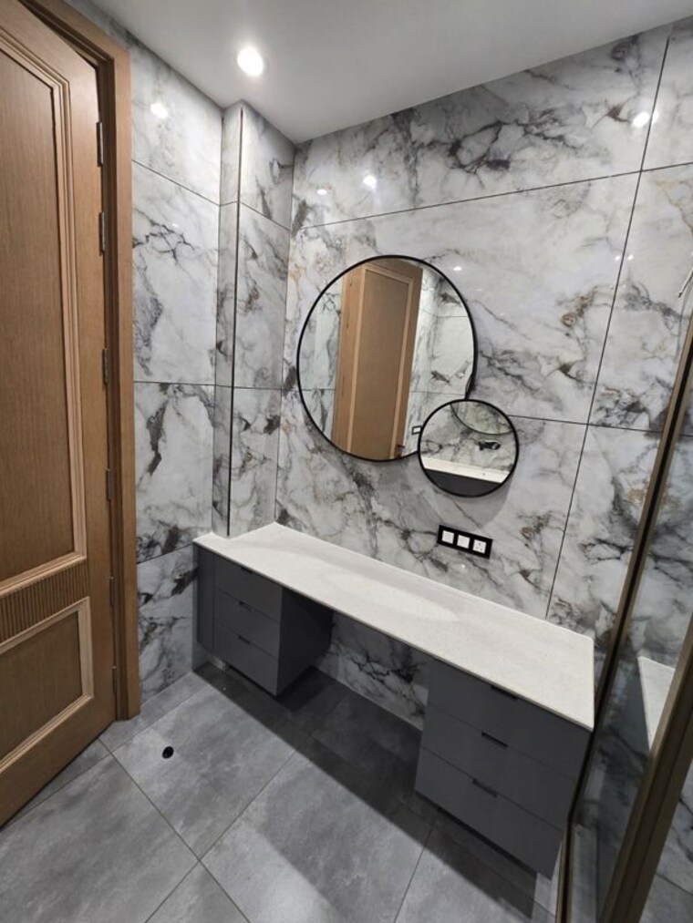 Bathroom, sector 1 vaishali 5 Bedroom 500 Sq.Yd. Builder Floor In Sector 1 Vaishali Ghaziabad 10057544