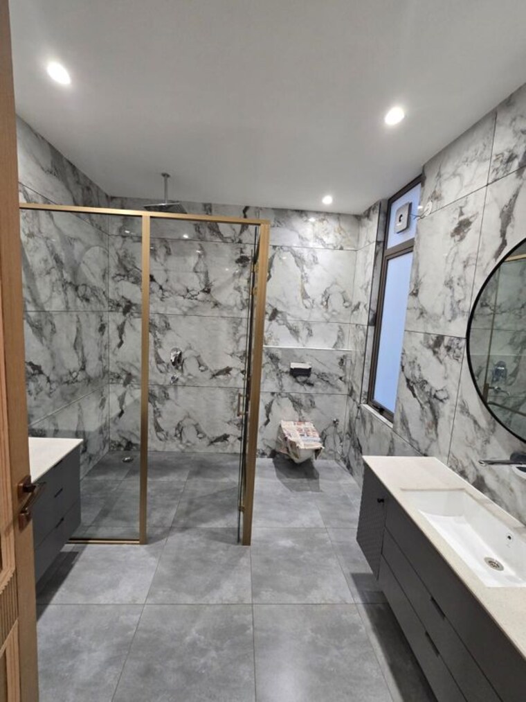 Bathroom, sector 1 vaishali 5 Bedroom 500 Sq.Yd. Builder Floor In Sector 1 Vaishali Ghaziabad 10057544