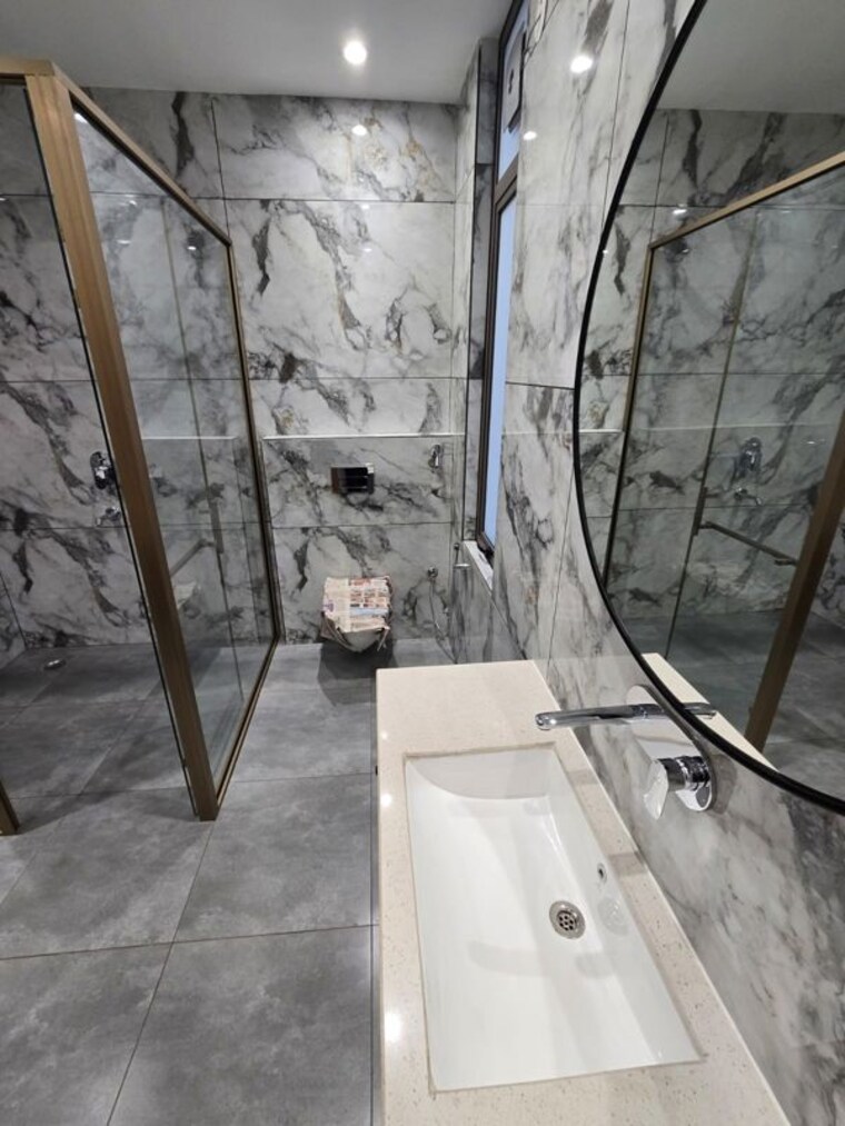 Bathroom, sector 1 vaishali 5 Bedroom 500 Sq.Yd. Builder Floor In Sector 1 Vaishali Ghaziabad 10057544