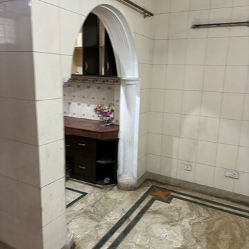 Bathroom in 2 BHK Builder Floor at RWA Apartments Sector 72, Sector 72 – for Rent