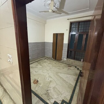 Room in 2 BHK Builder Floor at RWA Apartments Sector 72, Sector 72 – for Rent