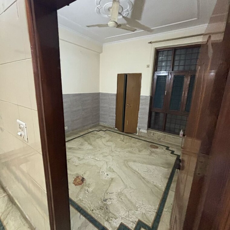 Room, rwa-apartments-sector-72 2 Bedroom 112 Sq.Mt. Builder Floor In Sector 72 Noida 10057563
