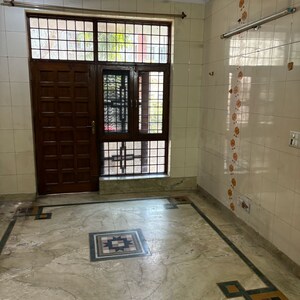 Room in 2 BHK Builder Floor at RWA Apartments Sector 72, Sector 72 – for Rent