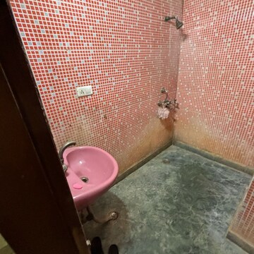 Bathroom in 2 BHK Builder Floor at RWA Apartments Sector 72, Sector 72 – for Rent