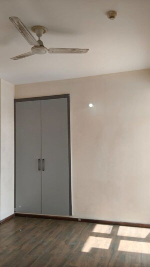 Room in 3 BHK Apartment at Paarth Aadyant, Gomti Nagar – for Rent