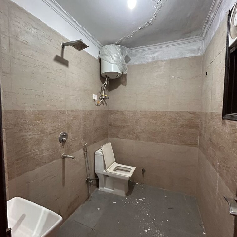 Bathroom, chattarpur 3 Bedroom 1140 Sq.Ft. Builder Floor In Chattarpur Delhi 10057575