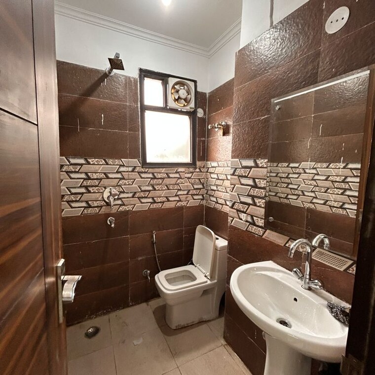 Attached Bathroom, chattarpur 3 Bedroom 1140 Sq.Ft. Builder Floor In Chattarpur Delhi 10057575