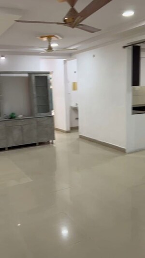 Room in 3.5 BHK Apartment at Indiabulls Centrum Hyderabad, Kavadiguda – for Sale
