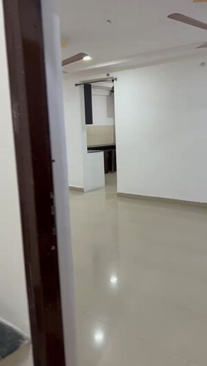 Room in 3.5 BHK Apartment at Indiabulls Centrum Hyderabad, Kavadiguda – for Sale