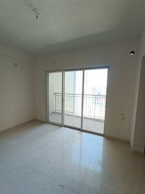 Room in 2 BHK Apartment at Godrej Green Vistas, Mahalunge – for Rent