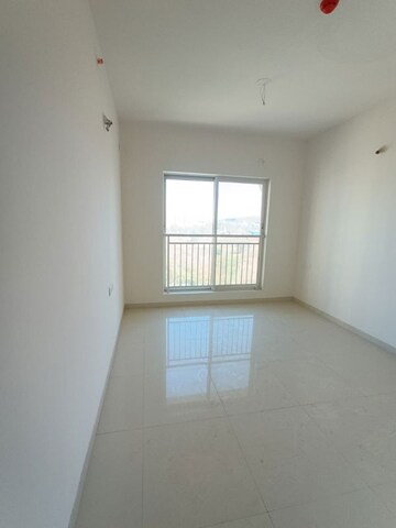 Room in 2 BHK Apartment at Godrej Green Vistas, Mahalunge – for Rent