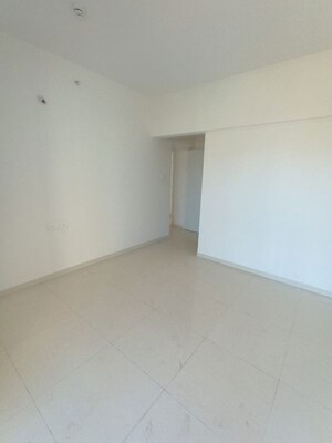 Room in 2 BHK Apartment at Godrej Green Vistas, Mahalunge – for Rent