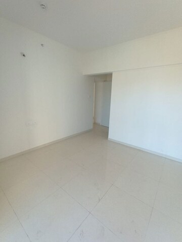 Room in 2 BHK Apartment at Godrej Green Vistas, Mahalunge – for Rent