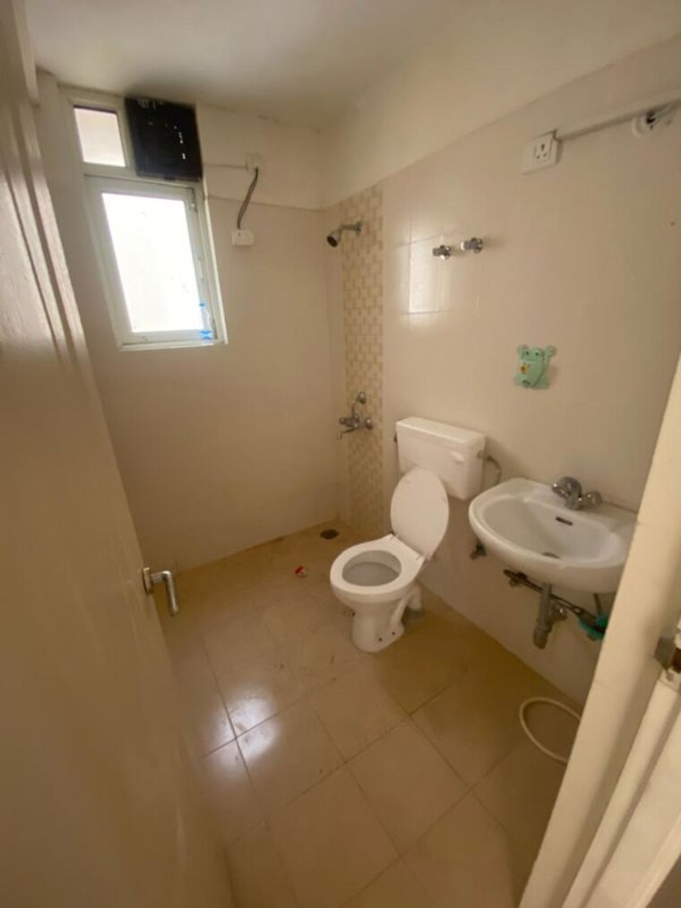 Bathroom, shree-vardhman-mantra 2 Bedroom 735 Sq.Ft. Apartment In Sector 67 Gurgaon 10057755