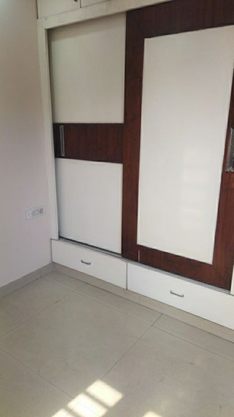 Room, rohini sector 24 2 Bedroom 750 Sq.Ft. Builder Floor In Rohini Sector 24 Delhi 10057761