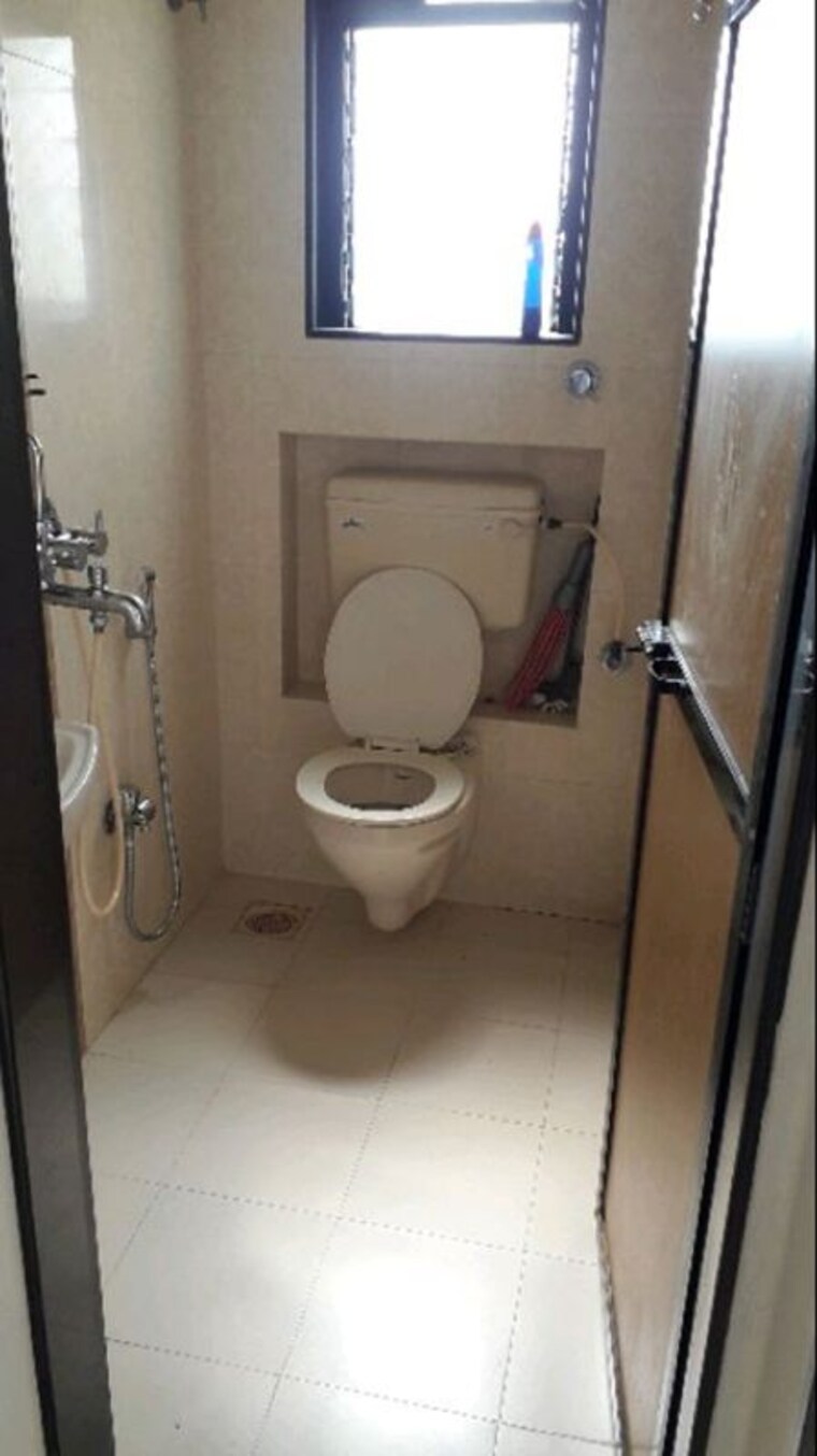 Attached Bathroom, bandra west 1 Bedroom 500 Sq.Ft. Apartment In Bandra West Mumbai 10057768