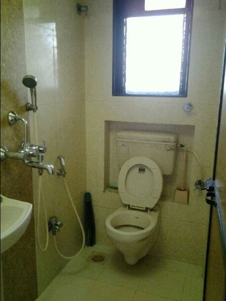 Bathroom, bandra west 1 Bedroom 500 Sq.Ft. Apartment In Bandra West Mumbai 10057768