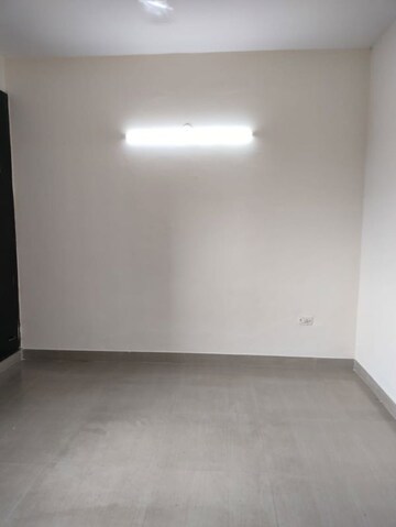 Room in 3 BHK Apartment at Skytech Matrott, Sector 76 – for Rent