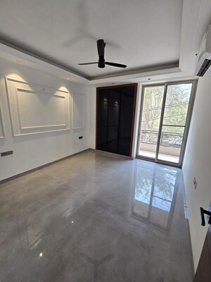 Room in 4 BHK Builder Floor at Dabur Chowk – for Sale