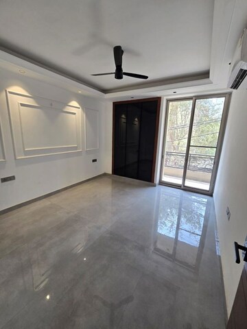 Room in 4 BHK Builder Floor at Dabur Chowk – for Sale