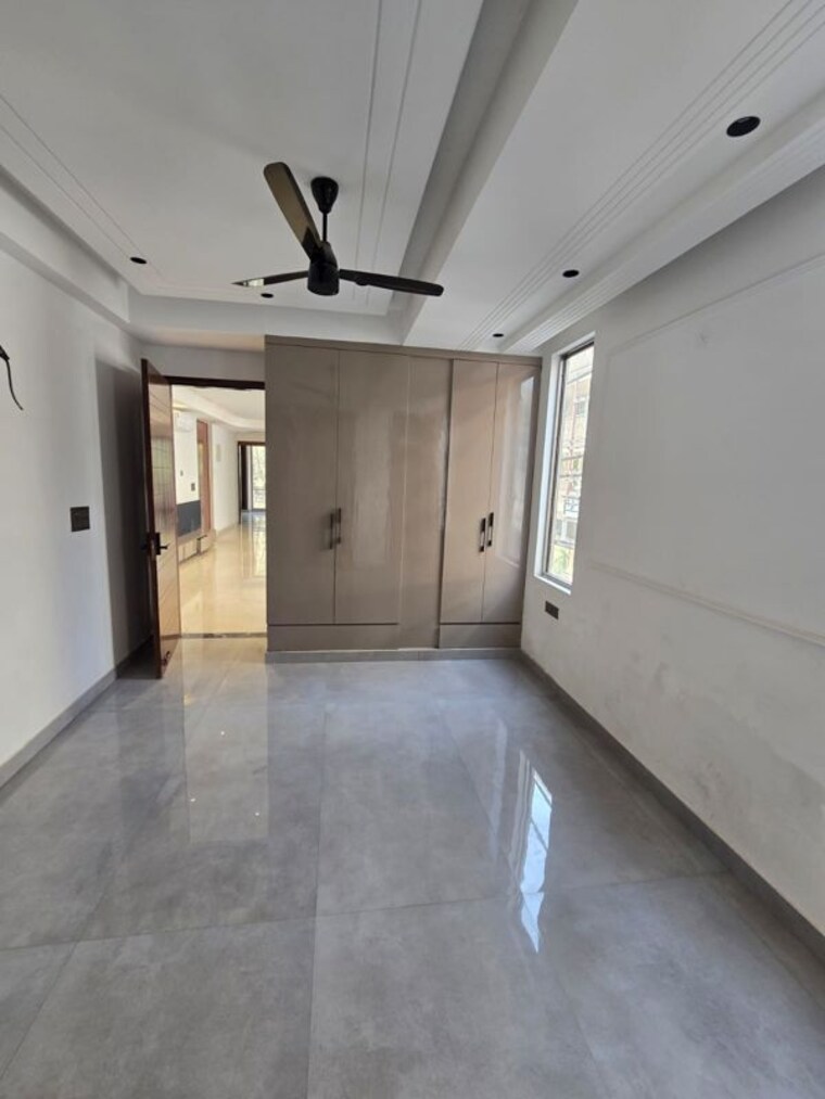 Room, dabur chowk 4 Bedroom 200 Sq.Yd. Builder Floor In Dabur Chowk Ghaziabad 10057840