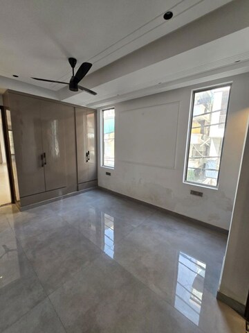 Room in 4 BHK Builder Floor at Dabur Chowk – for Sale