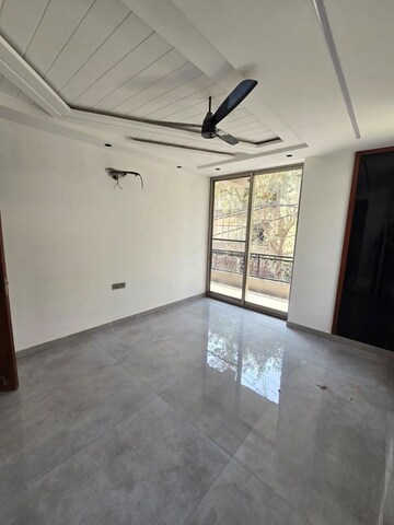 Room in 4 BHK Builder Floor at Dabur Chowk – for Sale