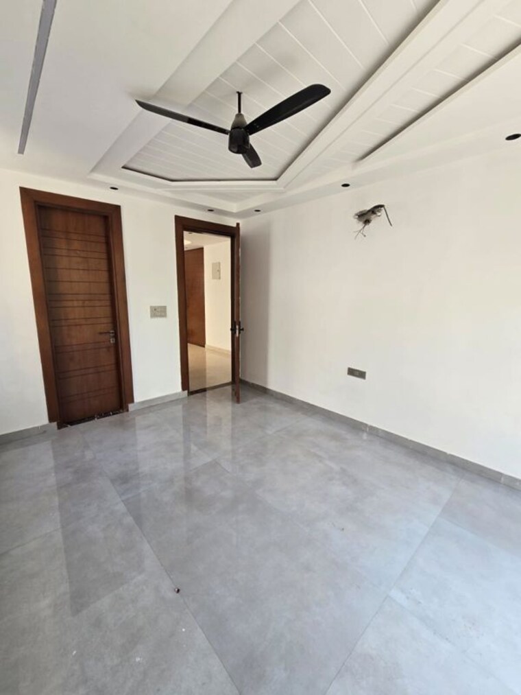 Room, dabur chowk 4 Bedroom 200 Sq.Yd. Builder Floor In Dabur Chowk Ghaziabad 10057840