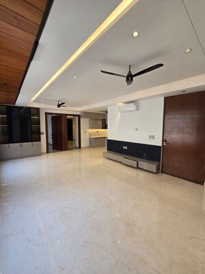 Room in 4 BHK Builder Floor at Dabur Chowk – for Sale