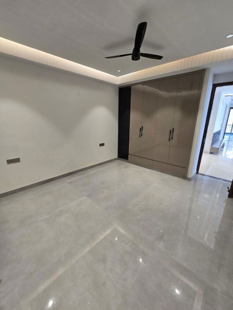 Room, dabur chowk 4 Bedroom 200 Sq.Yd. Builder Floor In Dabur Chowk Ghaziabad 10057840