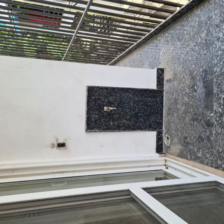 Exterior View, sector 52 3 Bedroom 200 Sq.Mt. Apartment In Sector 52 Noida 10057853