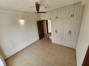 Room in  Apartment at Bhartiya Nikoo Homes Phase 2, Thanisandra Main Road – for Rent