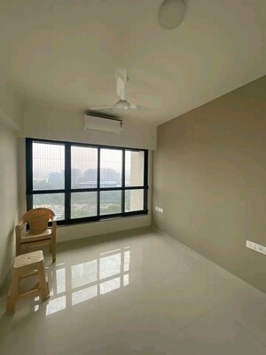 Room in 5 BHK Apartment at Kalpataru Magnus, Bandra East – for Sale