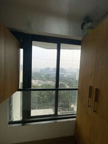 Room in 5 BHK Apartment at Kalpataru Magnus, Bandra East – for Sale