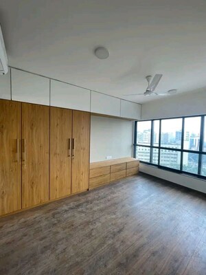 Room in 5 BHK Apartment at Kalpataru Magnus, Bandra East – for Sale