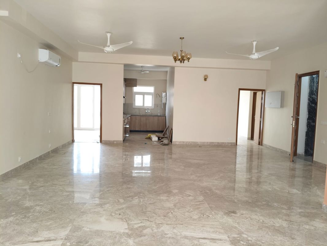 5 BHK + Servant Room Apartment For Rent in SS Linden