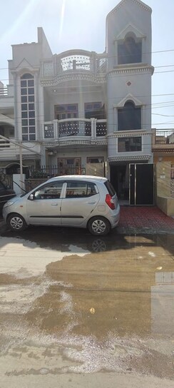 2.5 BHK + Pooja Room Independent House For Sale in Sector 4