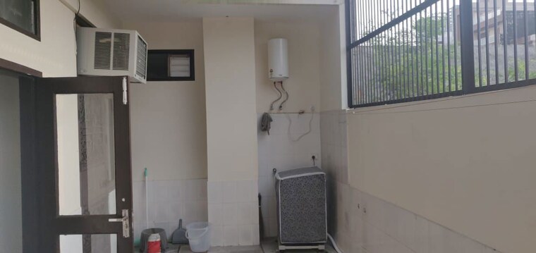 Bathroom, spectrum-metro 1 Bedroom 450 Sq.Yd. Apartment In Sector 75 Noida 10058067
