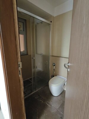 Bathroom in 4 BHK Apartment at Oberoi Realty Woods, Goregaon East – for Rent