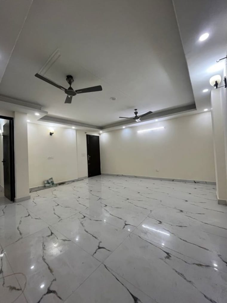 Room, hargobind enclave 3 Bedroom 130 Sq.Yd. Builder Floor In Hargobind Enclave Delhi 10058113