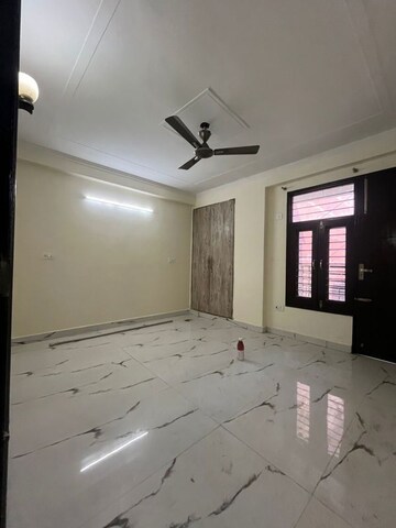 Room in 3 BHK Builder Floor at Hargobind Enclave – for Rent